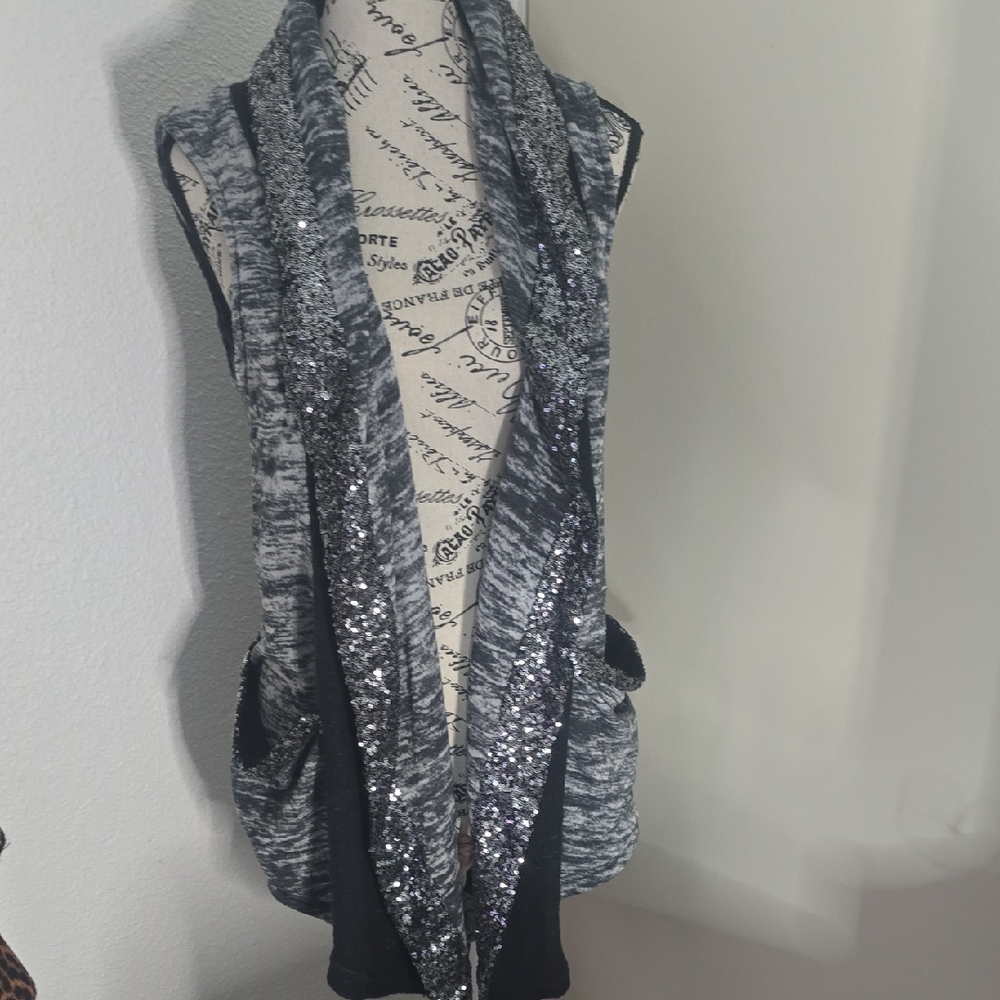 Juicy Couture Beautiful Black & Gray Sequin Vest W/ Pockets (EUC)(XS)🖤🩶🖤